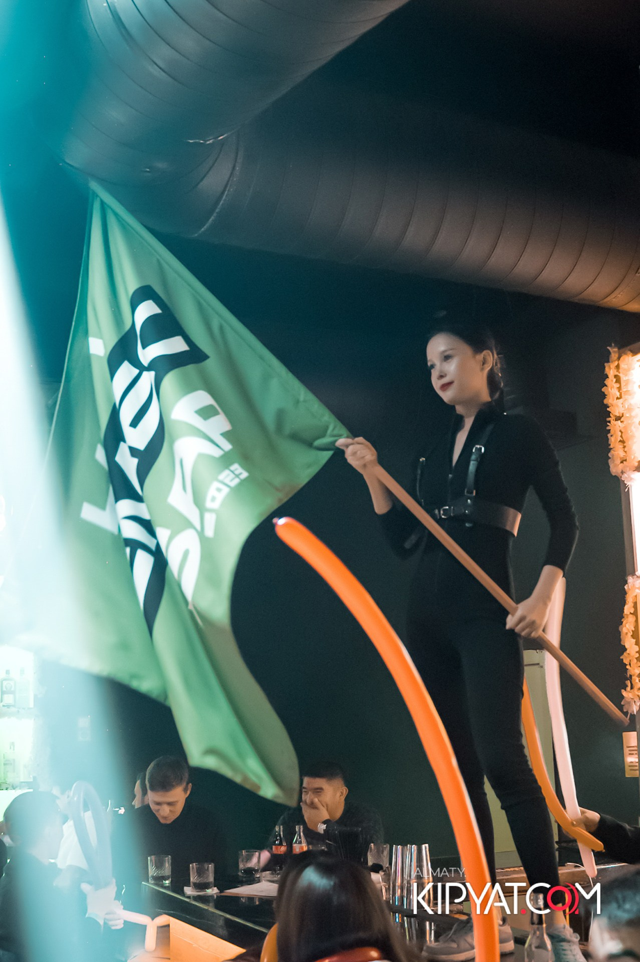 UYAT EMES BAR. КИПЯТКОМ АЛМАТЫ!