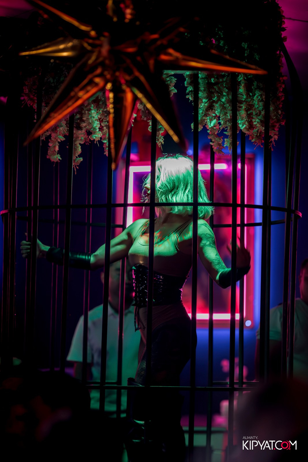 UYAT EMES BAR. КИПЯТКОМ АЛМАТЫ!