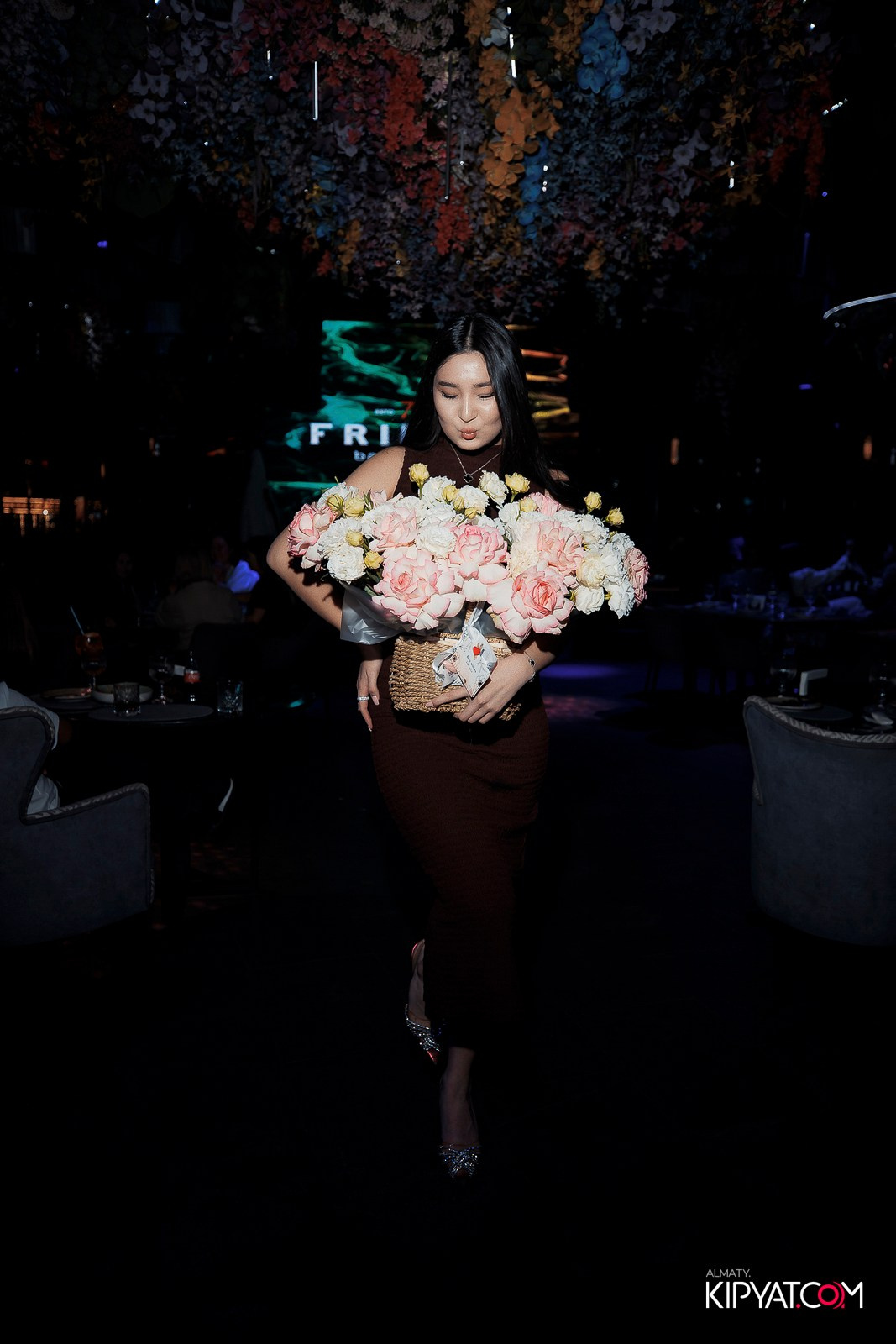 FRIENDS BAR & TERRACE. КИПЯТКОМ АЛМАТЫ!