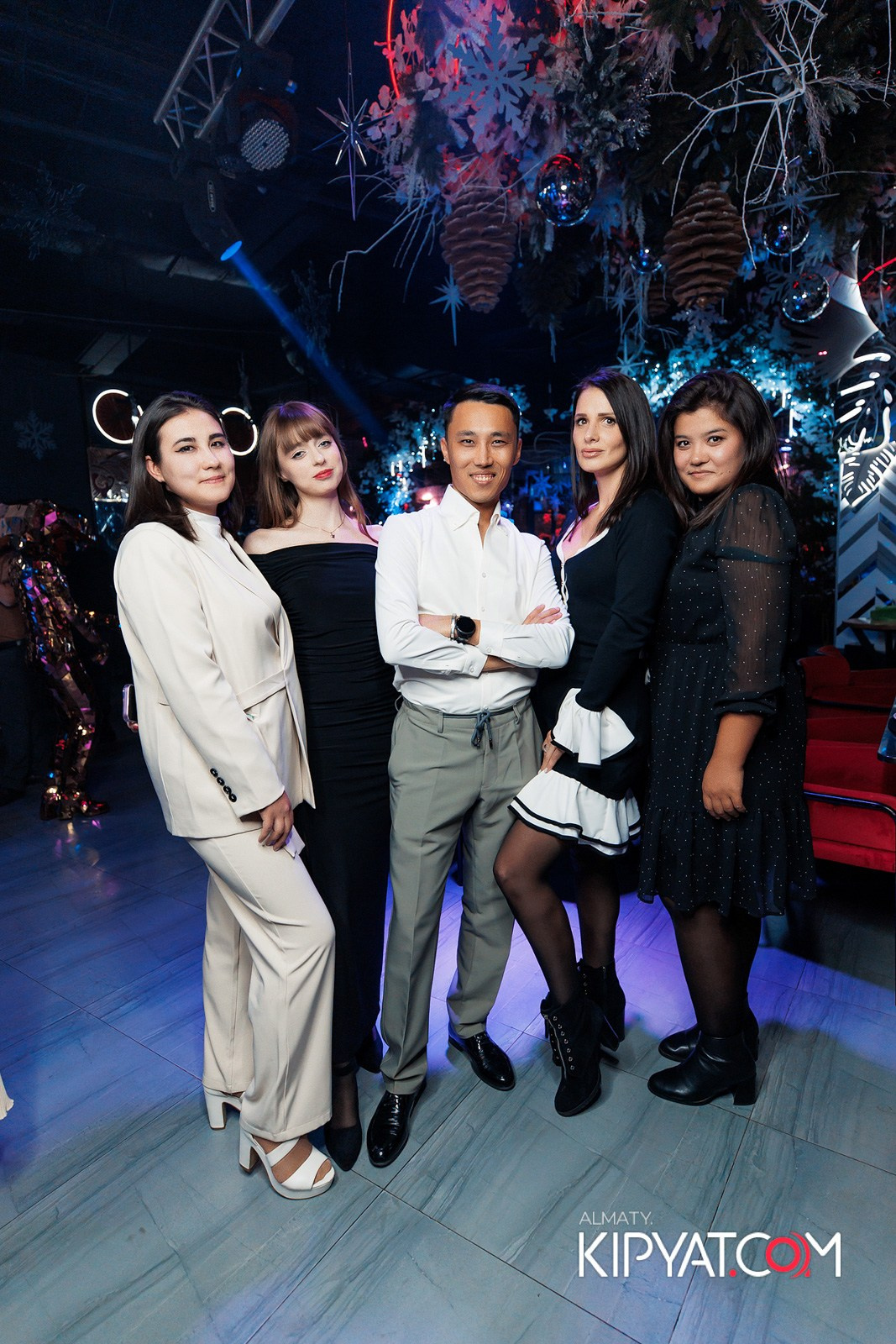 FRIENDS BAR & TERRACE. КИПЯТКОМ АЛМАТЫ!