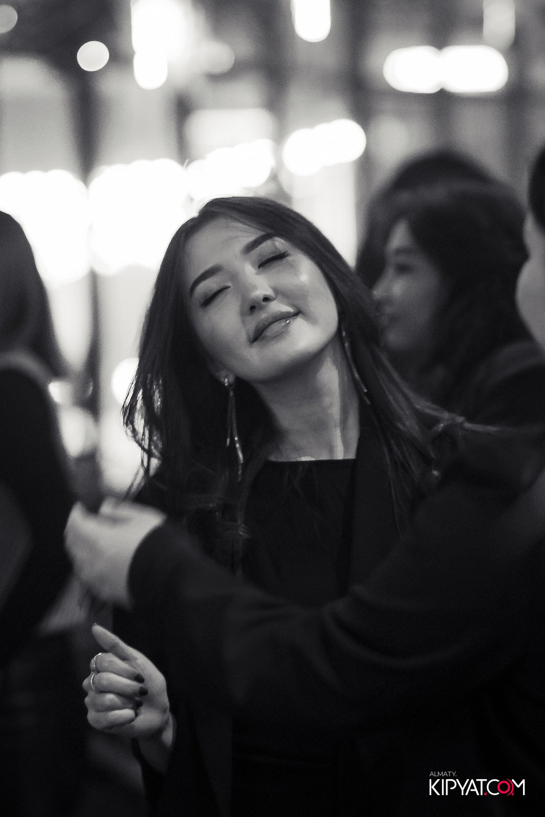 FRIENDS BAR & TERRACE. КИПЯТКОМ АЛМАТЫ!