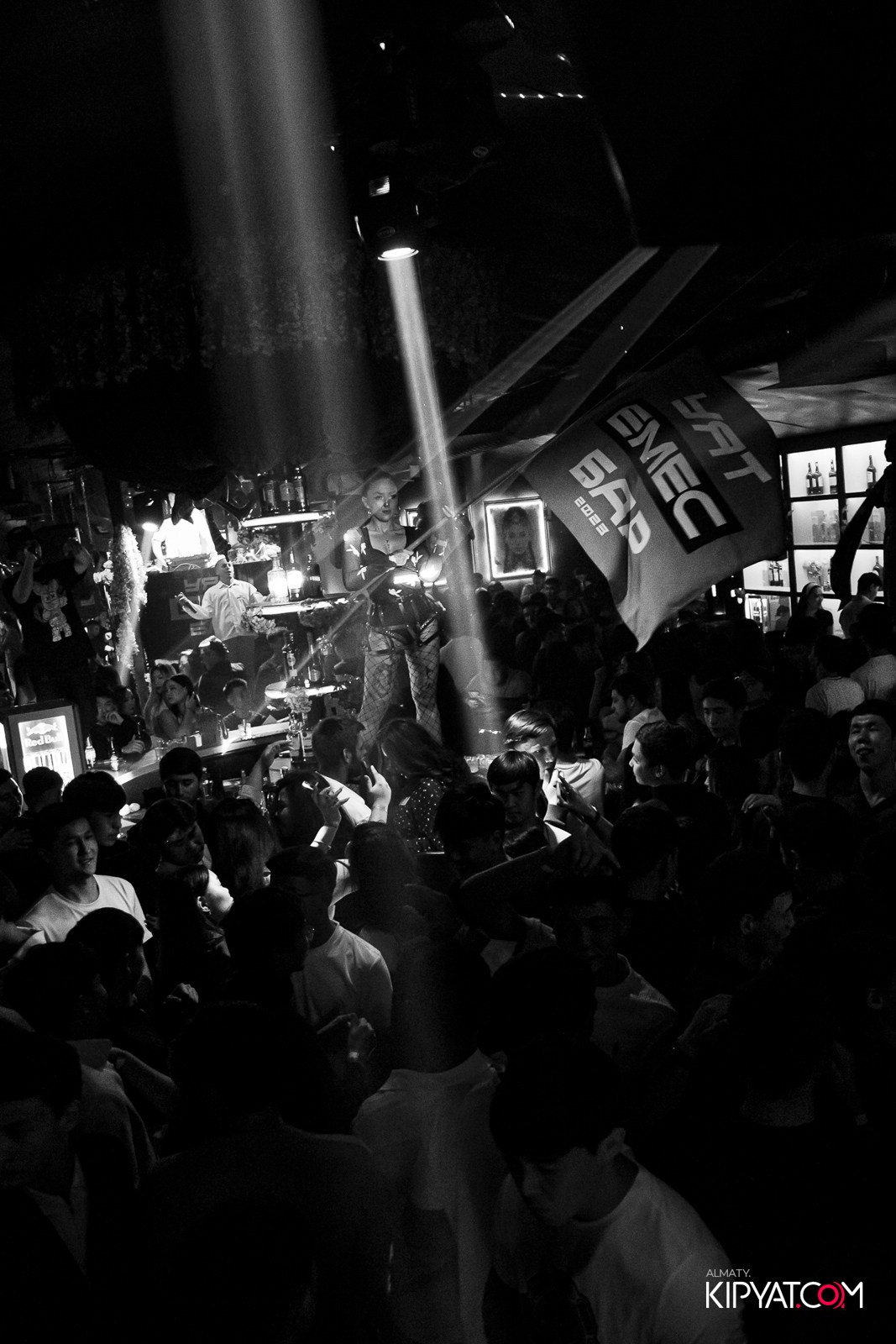 UYAT EMES BAR. КИПЯТКОМ АЛМАТЫ!