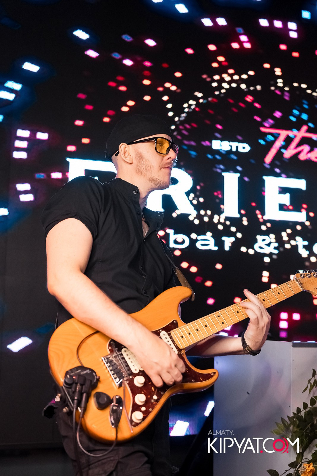 FRIENDS BAR & TERRACE. КИПЯТКОМ АЛМАТЫ!