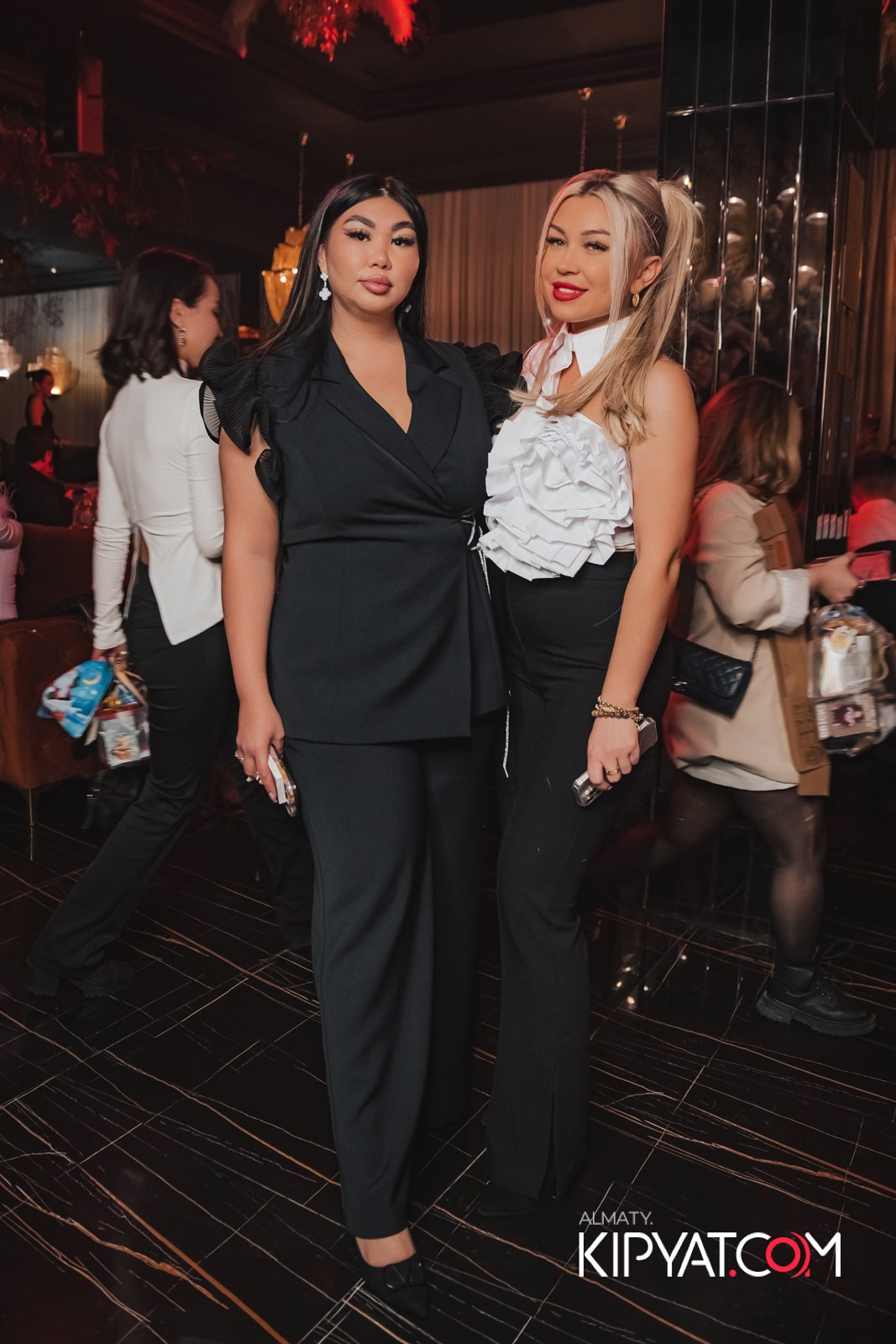 БАР ПАНАЕХАЛИ НА ДОСТЫК. КИПЯТКОМ АЛМАТЫ!