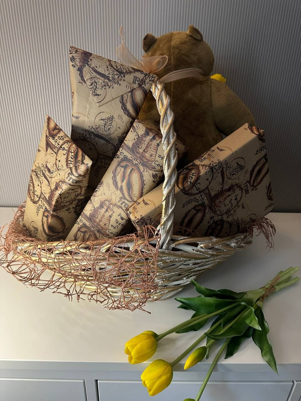 Женская корзина. Студия подарочных наборов «Владия»