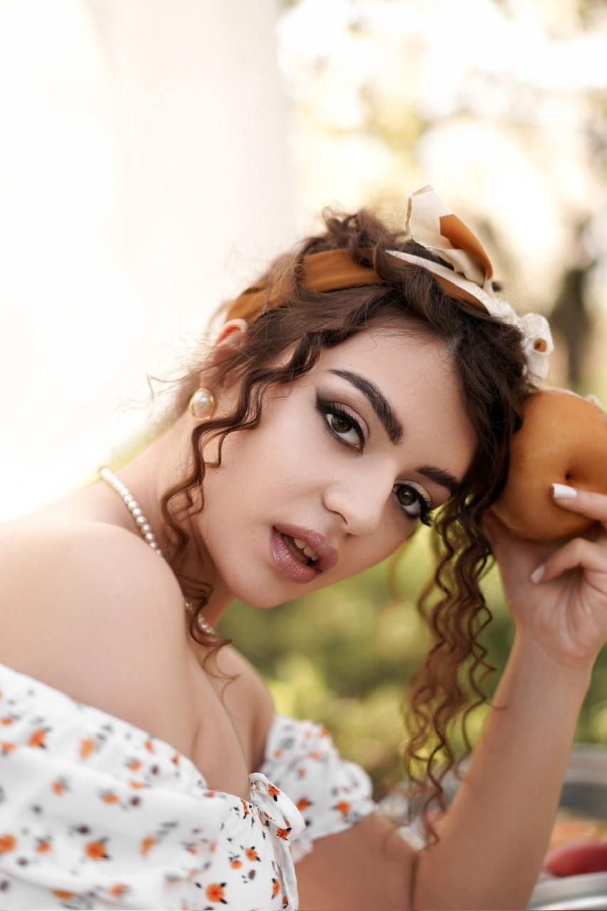 Девушка с лимонами. Свадебный фотограф в Ростове-на-Дону. Таинство Крещения и Венчания, семейные фотосессии. Алёна Чёботова