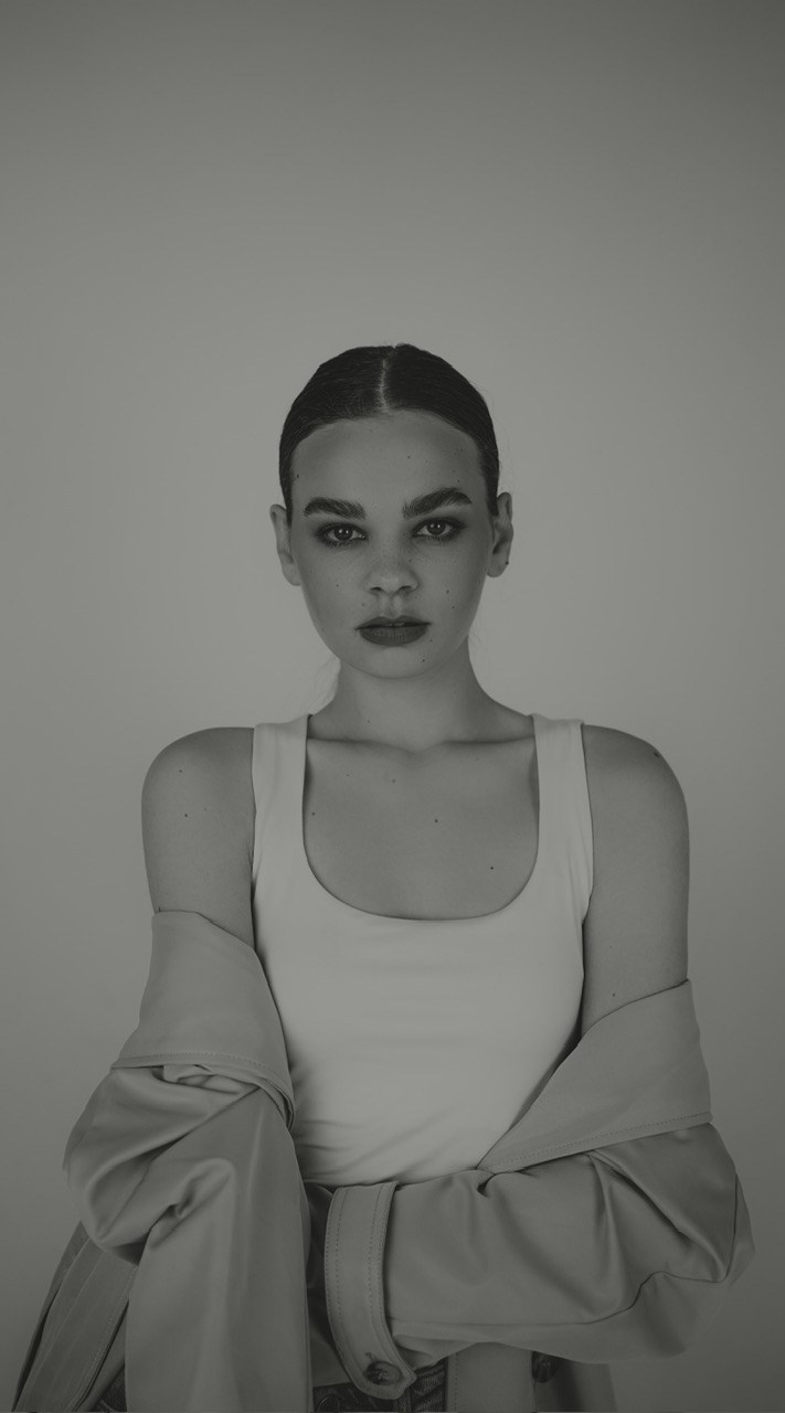 Черно-белая фотосессия на циклораме в фотостудии Новочеркасска «Рафинад». Свадебный фотограф в Ростове-на-Дону. Таинство Крещения и Венчания, семейные фотосессии. Алёна Чёботова