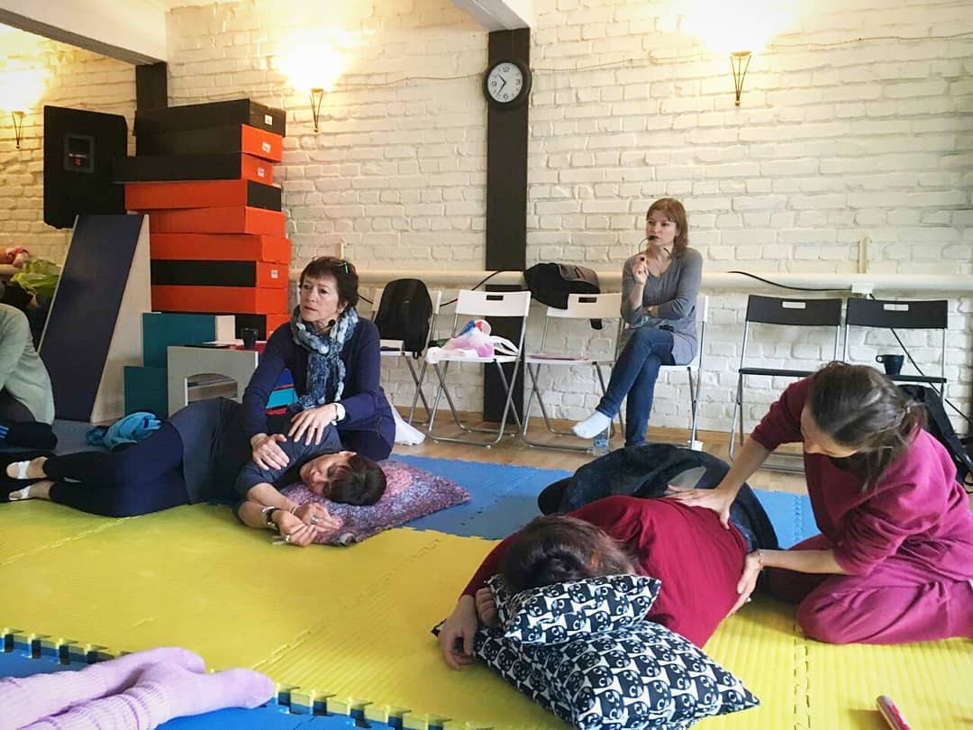 Перевожу тренеров Оснат и Яэль во время обучающей программы в Санкт-Петербурге