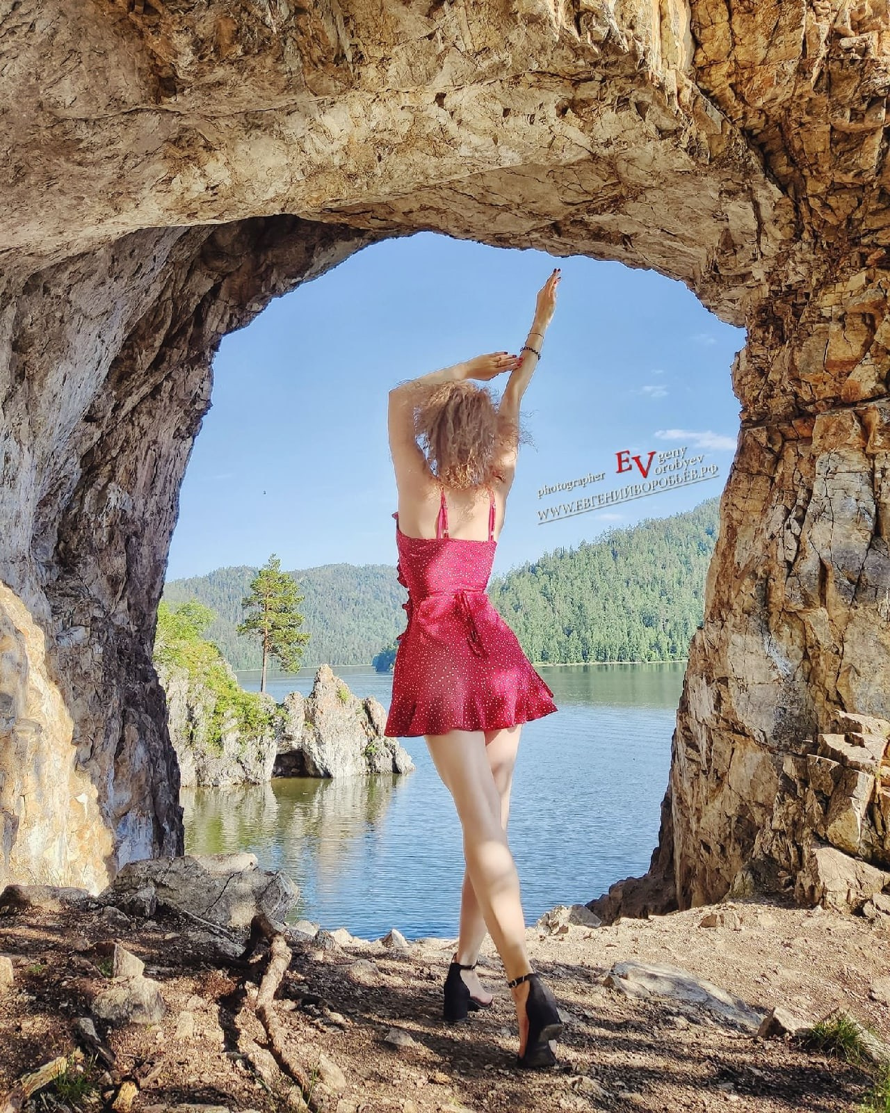 аренда яхты Красноярское море цена забронировать путешествие Царские ворота Бирюса залив шумиха стоимость заказать прогулка парусная яхта катамаран Красноярское водохранилище фотосессия фотограф Красноярск Дивногорск Красноярская ГЭС отдых купание экскурсия достопримечательность туристический тур маршрут Енисей Сибирь Козыревский зуб база отдыха адмирал