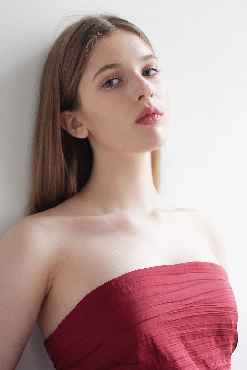 Yulia Grafa. DISTINCTIVE MODEL AGENCY. Модельное агентство специализирующиеся на зарубежном плейсменте моделей