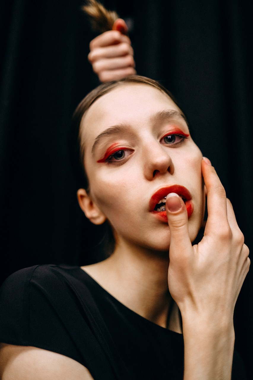 Современная концептуальная фотография о теле, уязвимости и идентичности. Визуальная практика на стиле честности, пост-иронии и искусства.Рекламная фотография, Концептуальная фотография, Современный художник, Психология, Коммерческий фотограф, Репортажный фотограф, Стрит фотография, Арт, Сюрреализм, Мобильная фотография, Снято на айфон, Дима Бурза