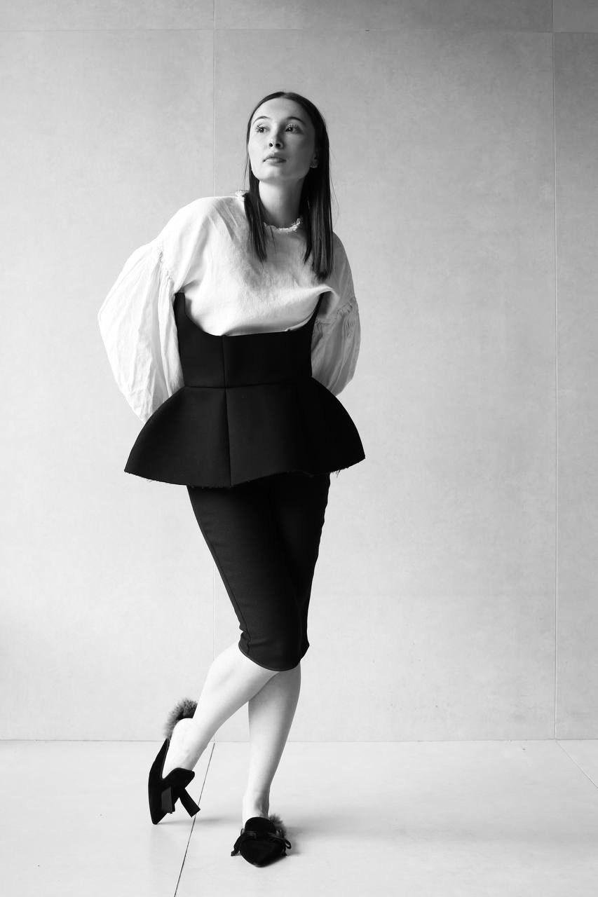 LOOKBOOK. Фешн дизайнер, фотограф, художник Яна Лазарева в Москве