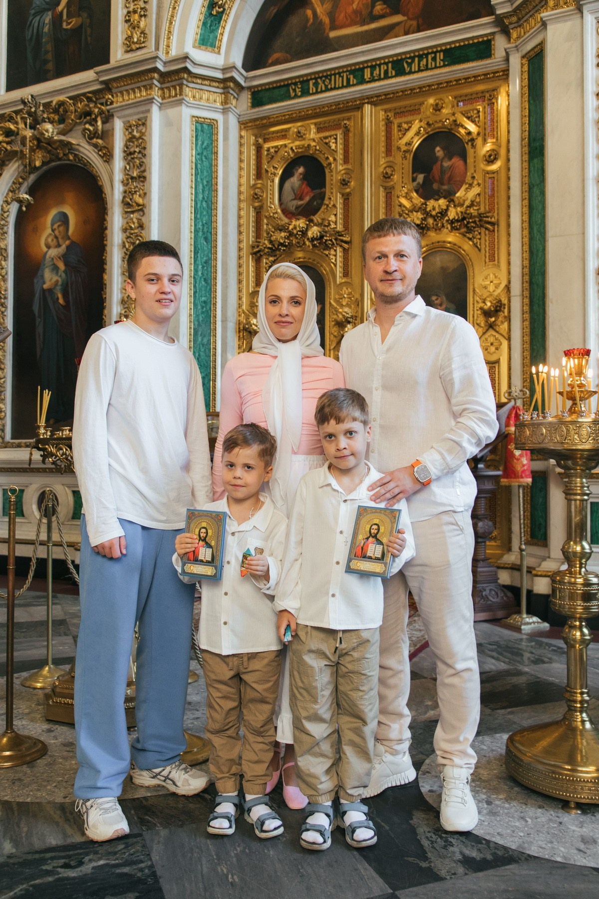 Индивидуальное крещение в Исаакиевском соборе двух братишек. Фотограф крещение венчание в Петербурге! Помогает подобрать храм и посоветовал душевного батюшку в СПб