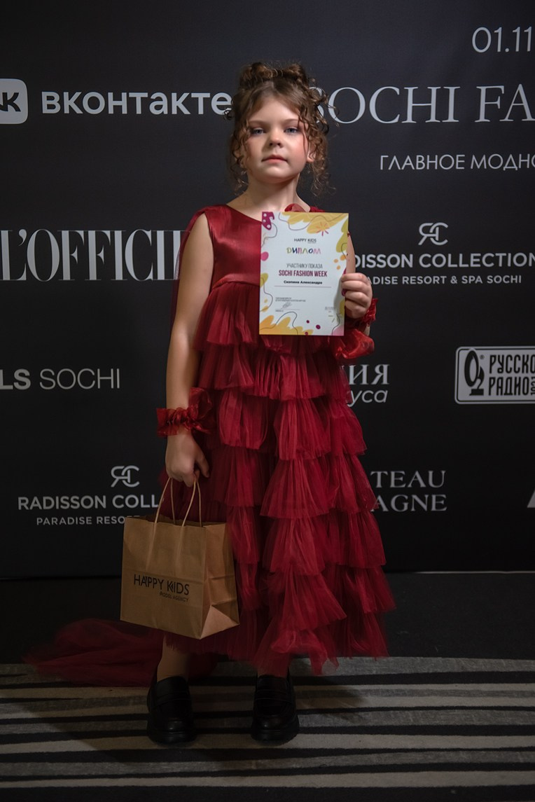 SochiFashionWeek2024 дизайнер Анохина Светлана. Семейный и коммерческий фотограф в Сочи Александр Бодунов