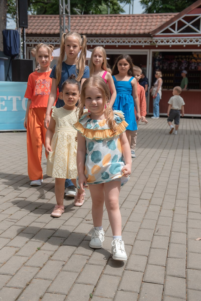 Парк Ривьера дефиле HAPPYkids. Семейный и коммерческий фотограф в Сочи Александр Бодунов