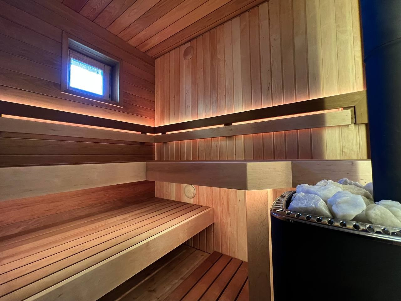 Реновация парной в Киссолово: старое и прогнившее превращается в стильную и уютную баню, где каждая деталь радует глаз и создает тепло. SaunaTopMasters