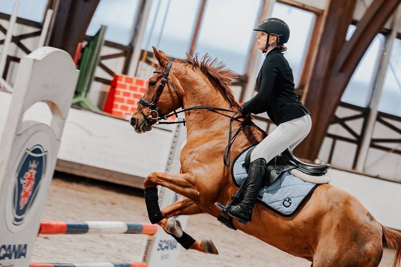 ОТКРЫТЫЕ СОРЕВНОВАНИЯ ПО КОНКУРУ В КСК «БЕЛАЯ ДАЧА». Куракина Дарья • Конный фотограф