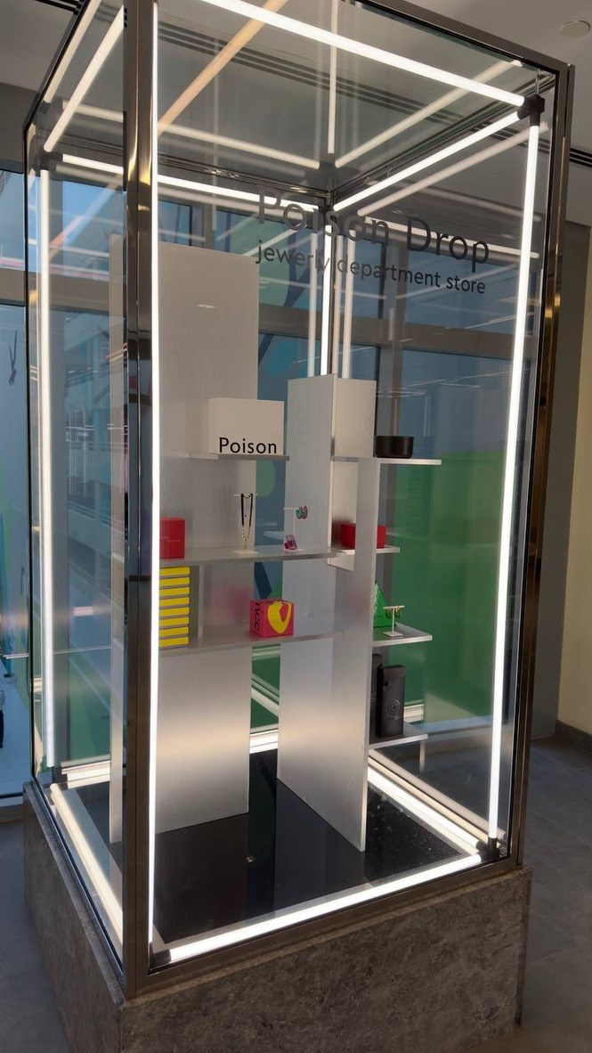 Poison Drop pop up in Dubai Hills. Naya Novikova set designer portfolio