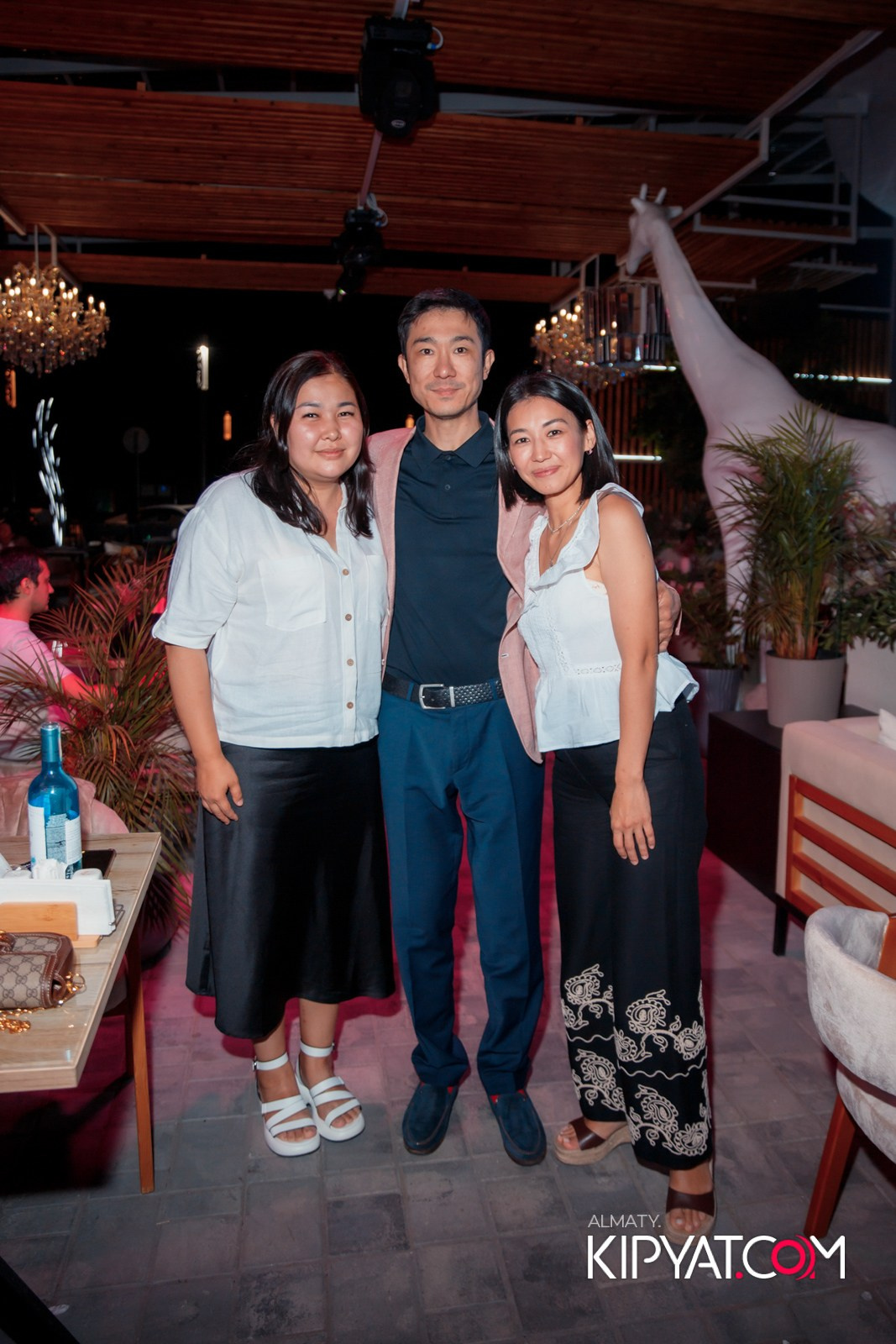 FRIENDS BAR & TERRACE. КИПЯТКОМ АЛМАТЫ!