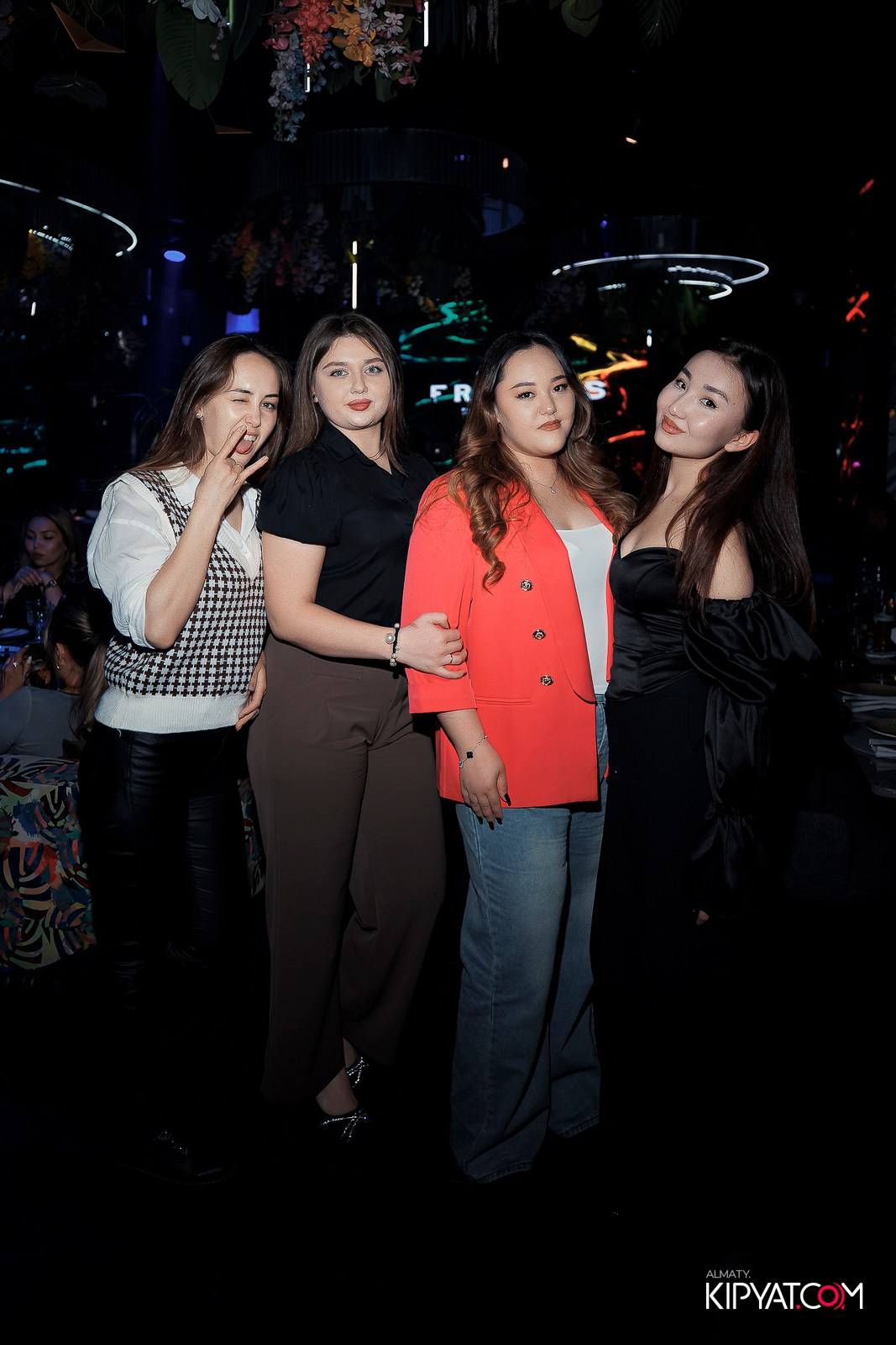 FRIENDS BAR & TERRACE. КИПЯТКОМ АЛМАТЫ! Фотосъемка мероприятий в Алматы