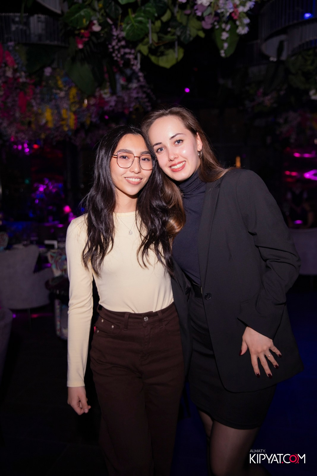 FRIENDS BAR & TERRACE. КИПЯТКОМ АЛМАТЫ! Фотосъемка мероприятий в Алматы
