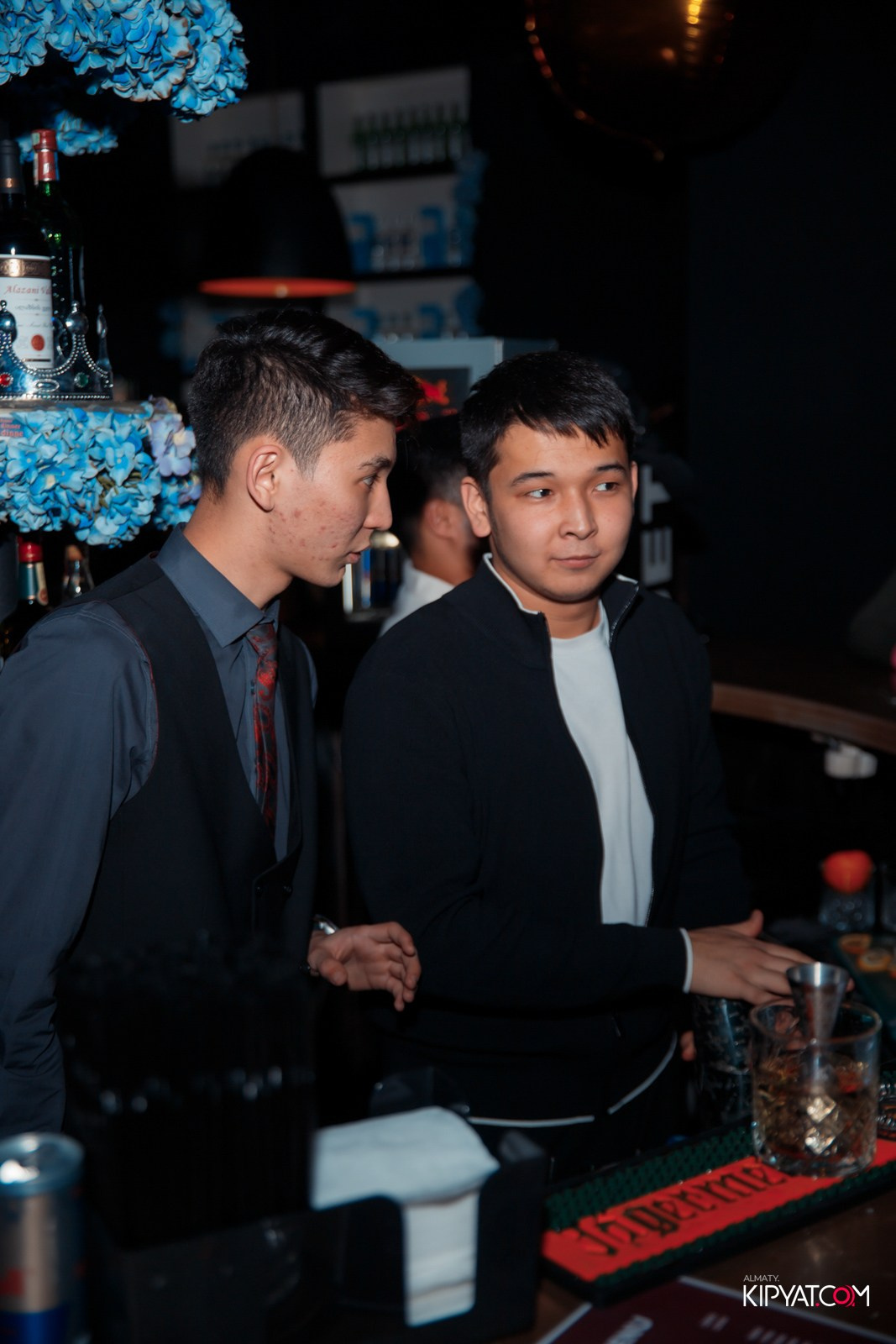 UYAT EMES BAR. КИПЯТКОМ АЛМАТЫ!