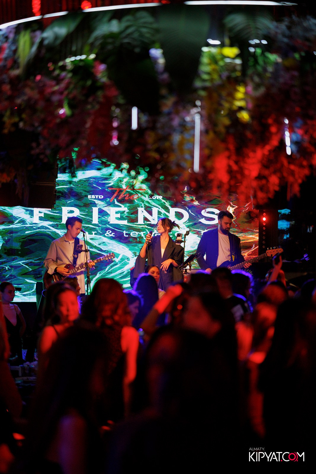 FRIENDS BAR & TERRACE. КИПЯТКОМ АЛМАТЫ! Фотосъемка мероприятий в Алматы