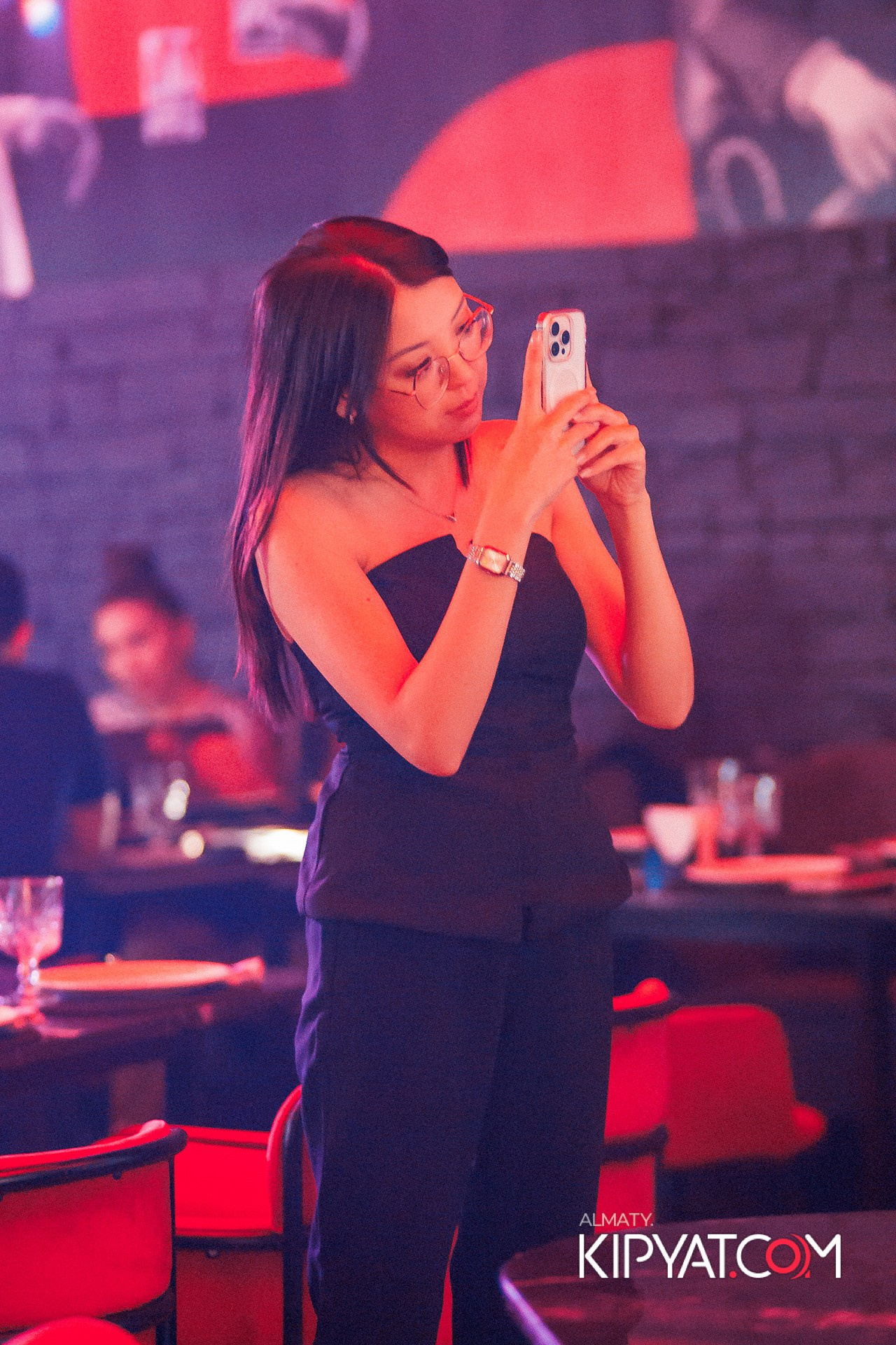 Friends bar & terrace. КИПЯТКОМ АЛМАТЫ!