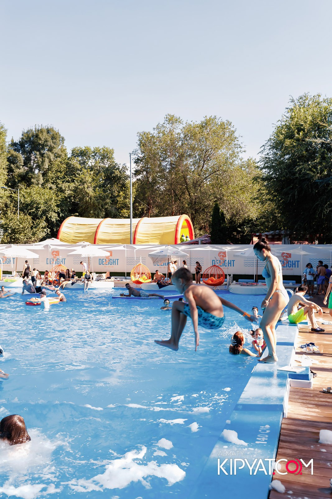 ПЕННАЯ ВЕЧЕРИНКА/ДЫМОВОЕ ШОУ/БАССЕЙН DELIGHT POOL. КИПЯТКОМ АЛМАТЫ!