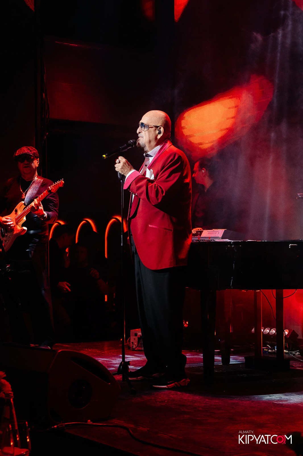 МИХАИЛ ШУФУТИНСКИЙ С СОЛЬНЫМ КОНЦЕРТОМ В QUEEN ALMATY. КИПЯТКОМ АЛМАТЫ!