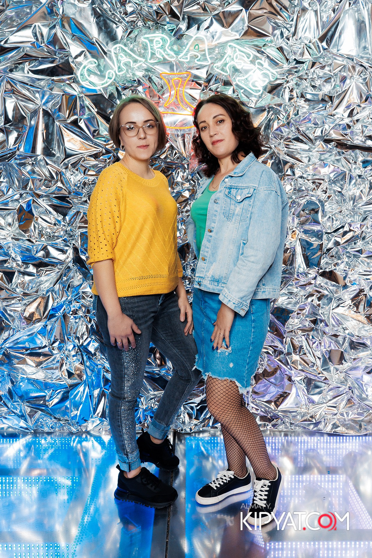 ВЕЧЕРИНКА 90Х КАФЕ CARAFE. КИПЯТКОМ АЛМАТЫ! Фотосъемка мероприятий в Алматы