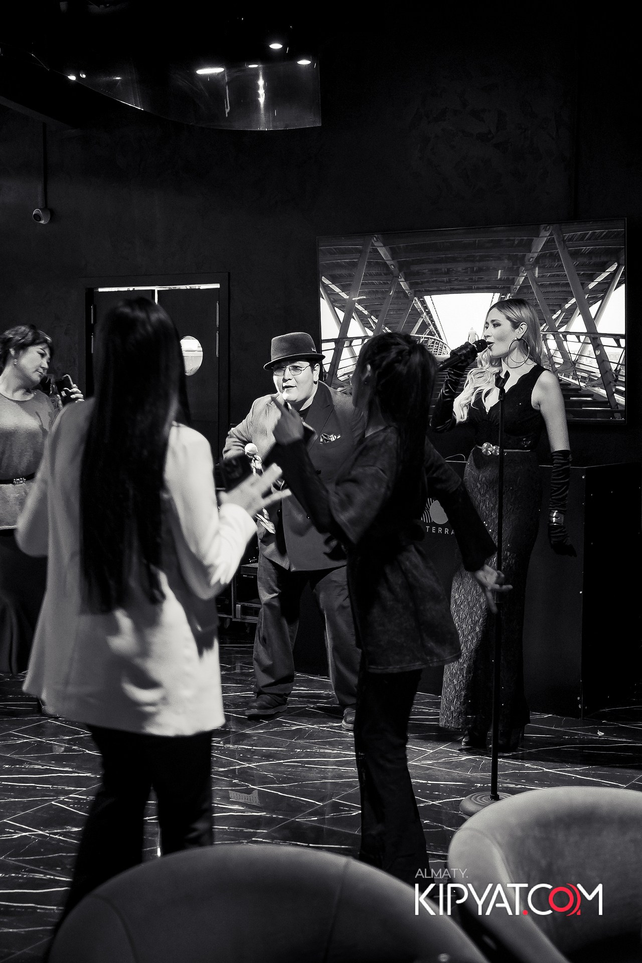 MOOD BAR & TERRACE. КИПЯТКОМ АЛМАТЫ!