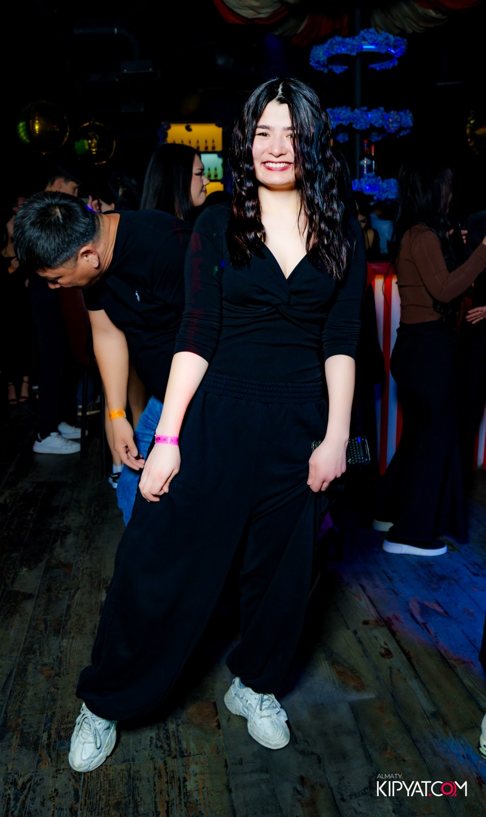 UYAT EMES BAR. КИПЯТКОМ АЛМАТЫ!