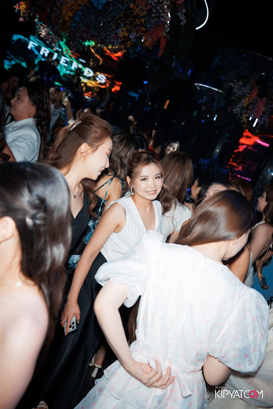 FRIENDS BAR & TERRACE. КИПЯТКОМ АЛМАТЫ!