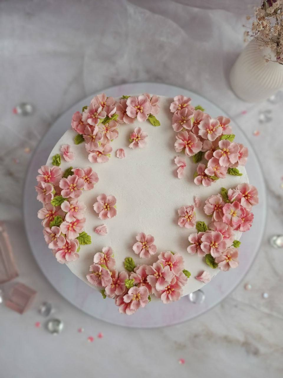 Работы учениц. Аникина Юлия / Кремовая флористика в корейской технике