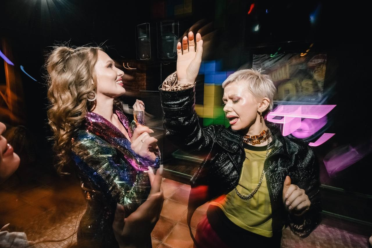 Бар РУКИ ВВЕРХ. Фотограф и видеограф в Тюмени Анна Жагорина, ваши фото еще не отдавали так быстро!