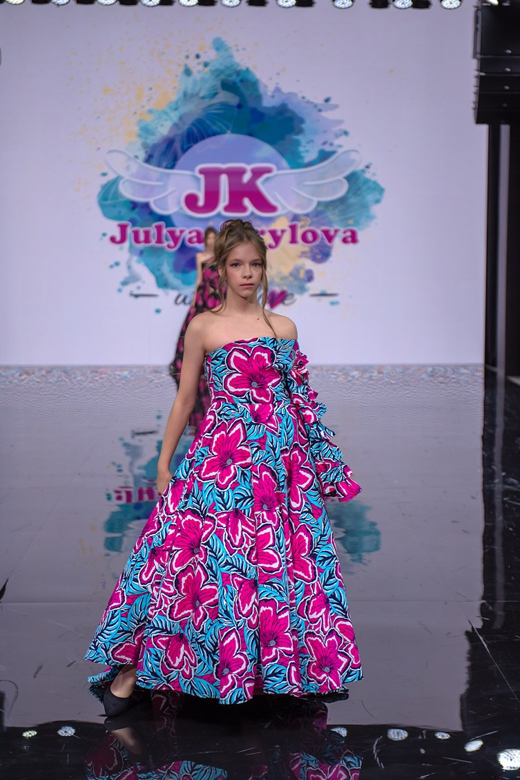 SochiFashionWeek2024 дизайнер Юлия Крылова. Семейный и коммерческий фотограф в Сочи Александр Бодунов
