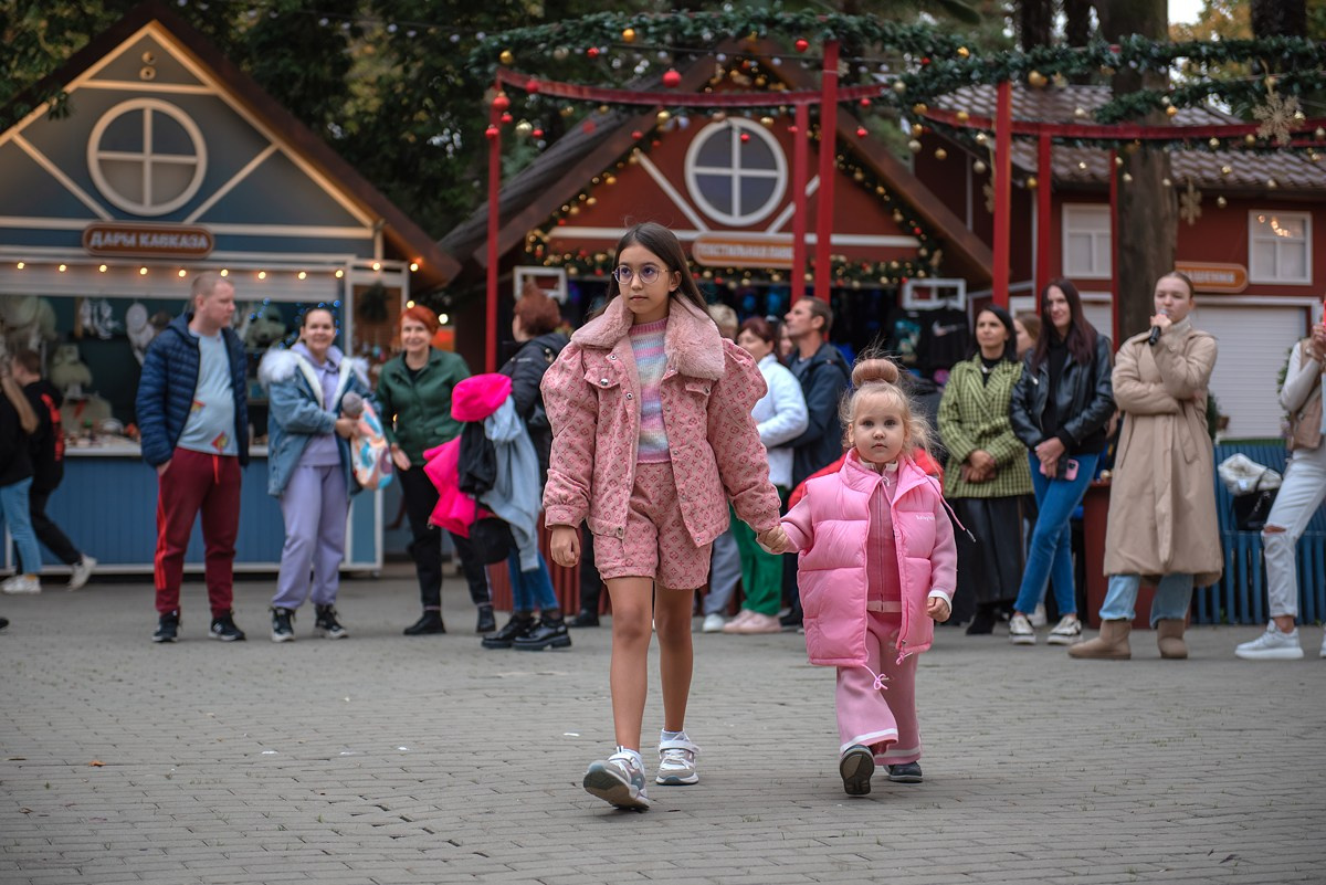 Парк Ривьера дефиле HAPPYkids. Семейный и коммерческий фотограф в Сочи Александр Бодунов