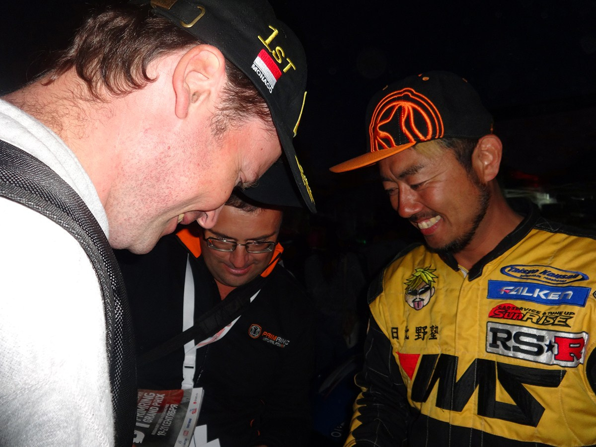 Я и редактор Евгений Коновалов журнал "Примринг", Японии гонщик Тэцуя Хибино. 21.09.2014