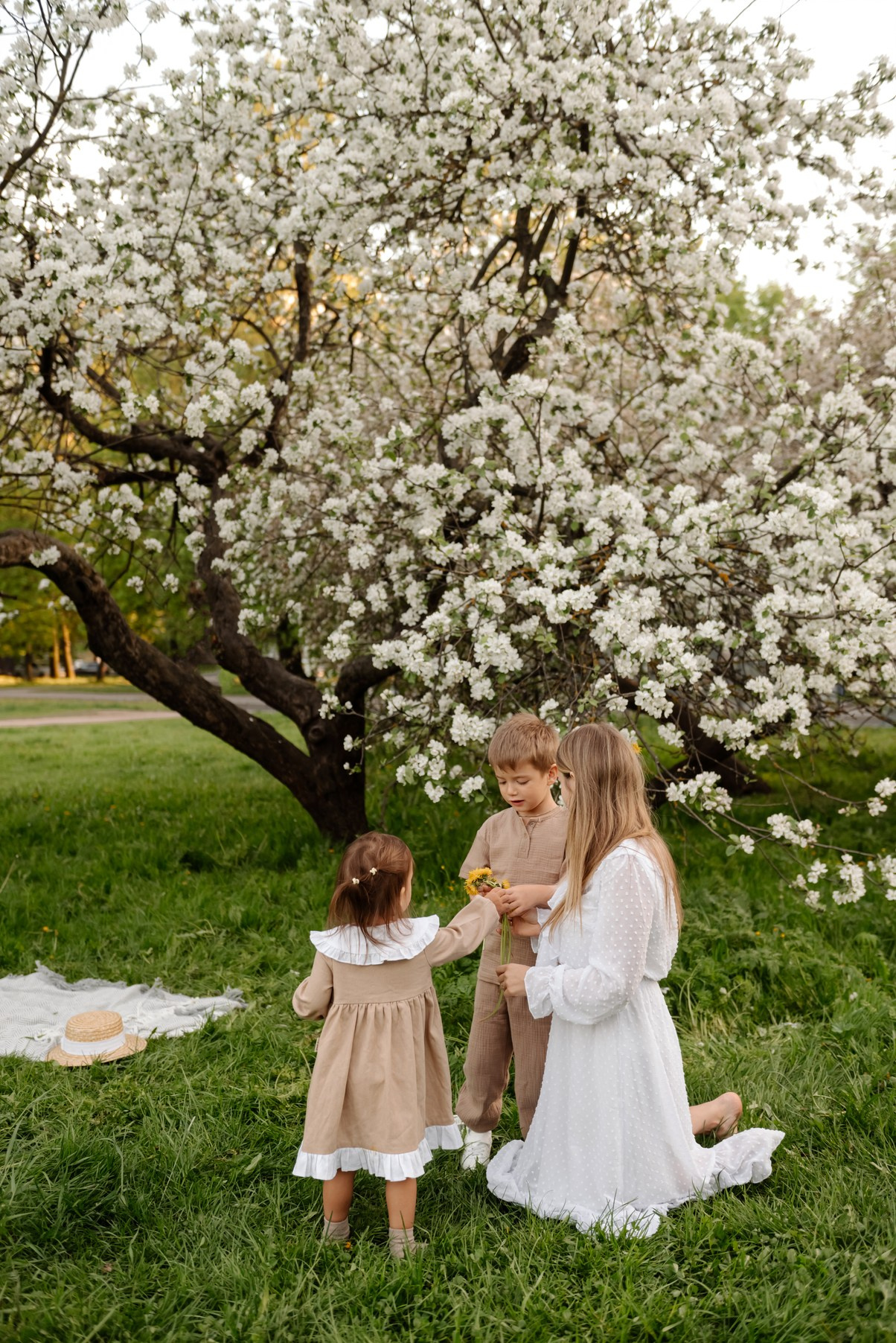Фотосессия в яблонях. Свадебный и семейный фотограф в Санкт-Петербурге Елена Худякова
