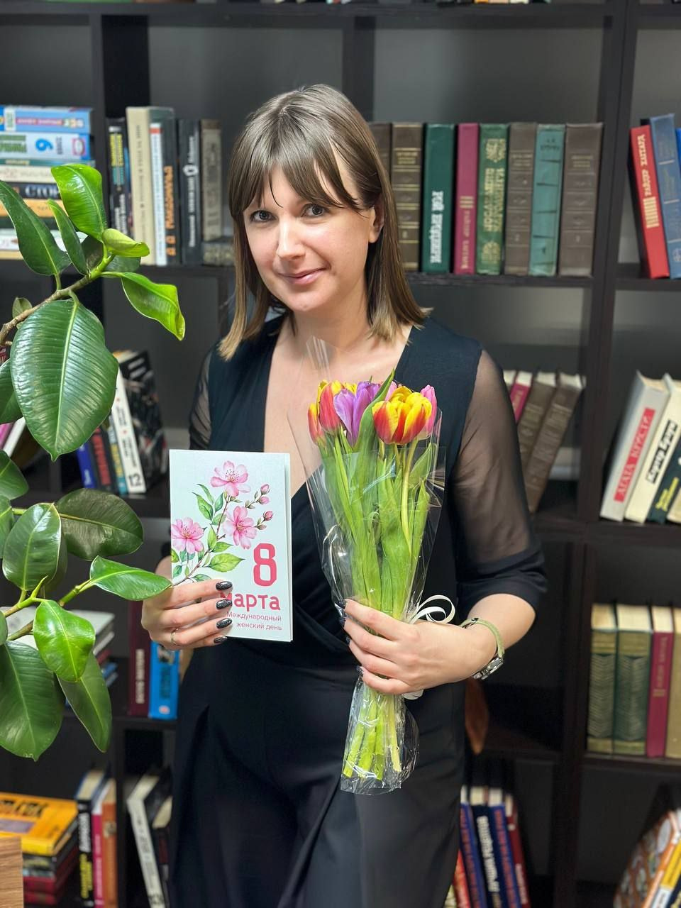 Щеголяева Анна Сергеевна - заместитель председателя Женсовета микрорайона Южный на празднике 8 марта.