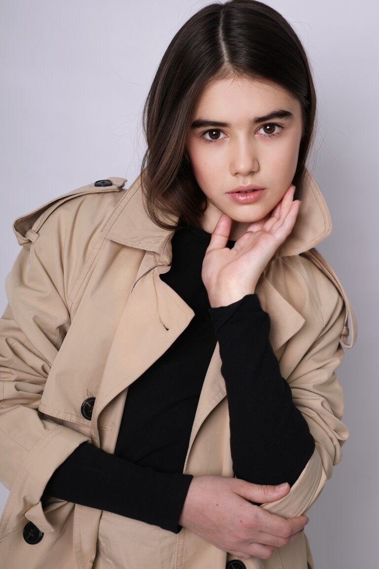 Вика Александрова. Съёмка одежды для маркетплейсов и брендов Morozova Production