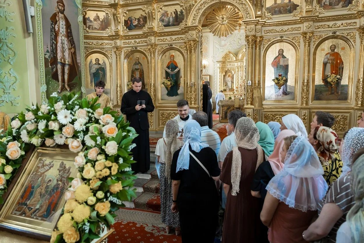 В ПОКРОВСКОМ СОБОРЕ САРАТОВА СОСТОЯЛОСЬ СОБОРНОЕ АРХИЕРЕЙСКОЕ БОГОСЛУЖЕНИЕ. Саратовское Северо-Западное благочиние