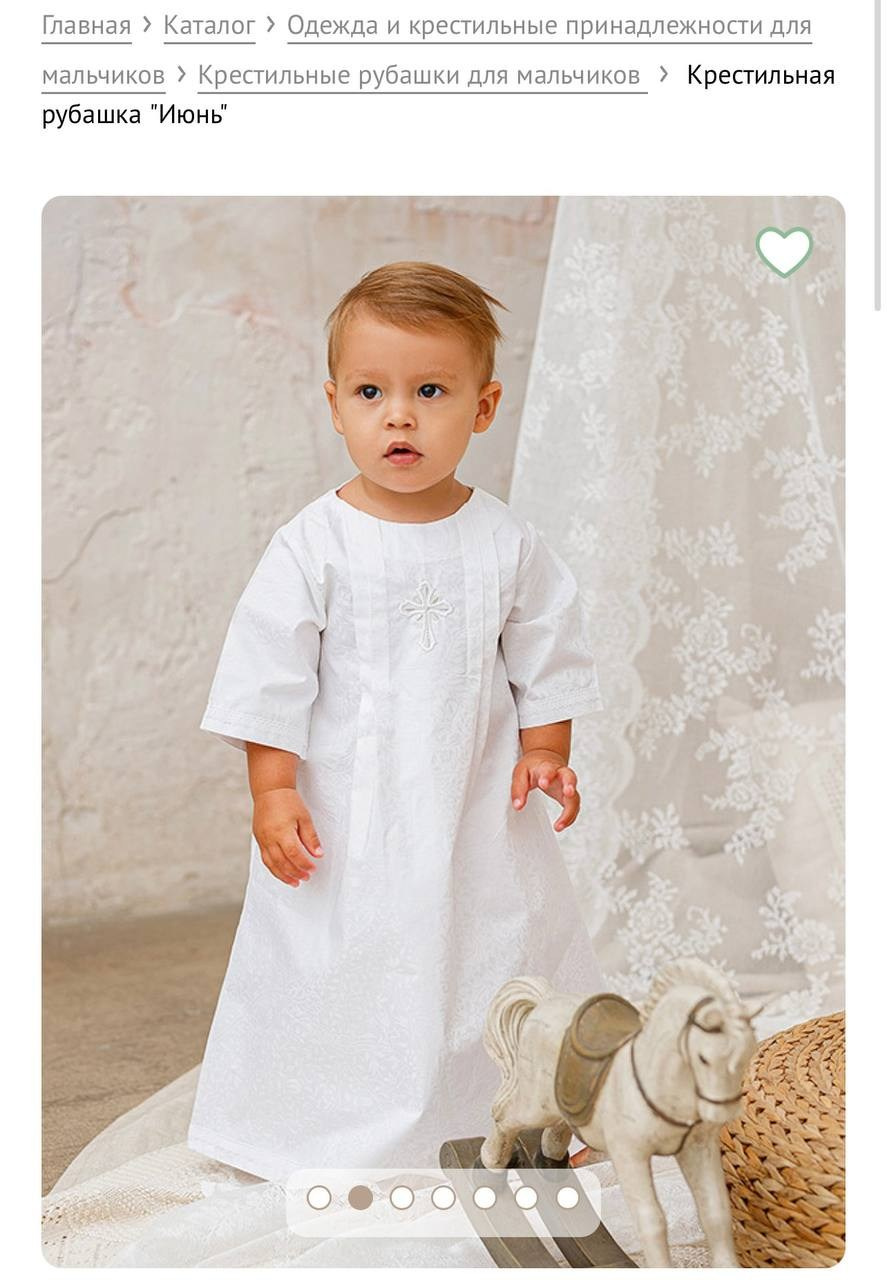 Профессиональная видеосъемка венчания и крещения в Москве: таинство в православном храме Красивая видеосъемка крещения ребенка в церкви Москвы: крупный план младенца и священника  Видеосъемка обряда венчания в храме: молодожены держат венцы над головами Услуги видеографа на крестины и венчание в Москве: эмоциональный кадр церемонии