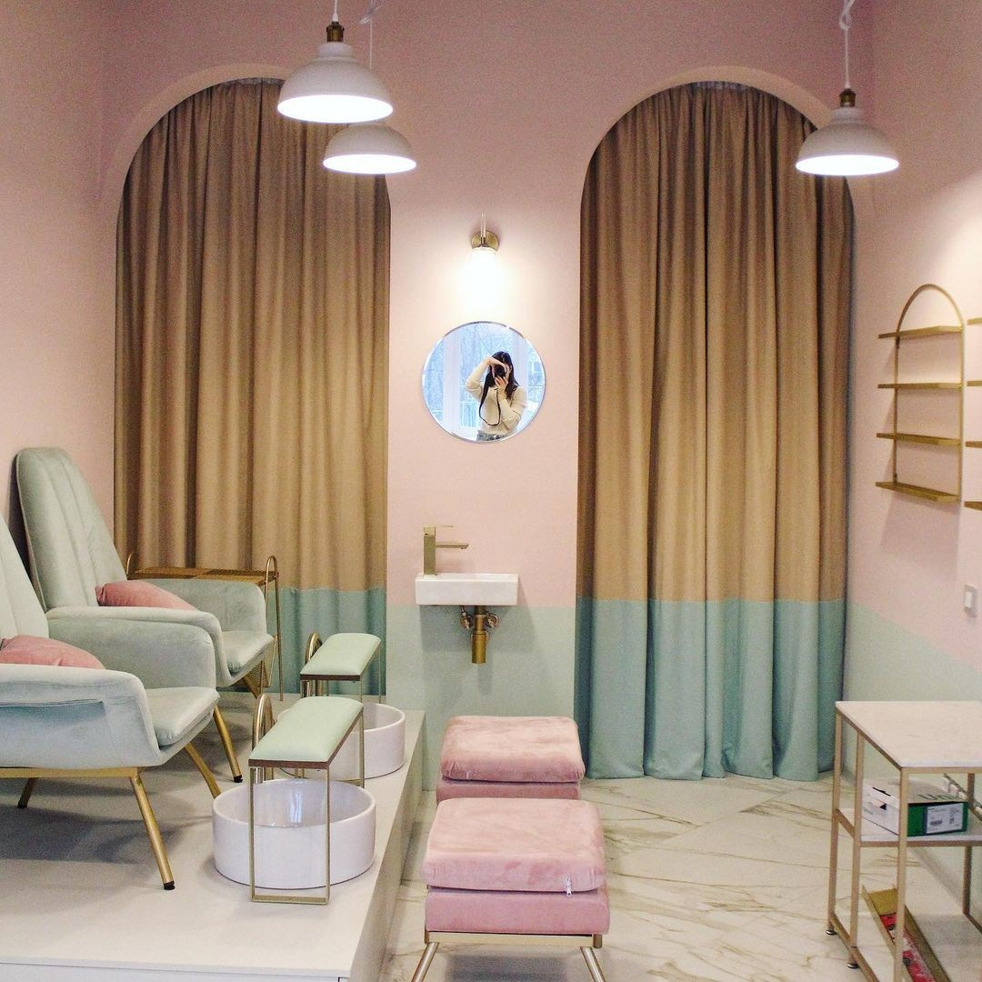 Дизайнер интерьеров