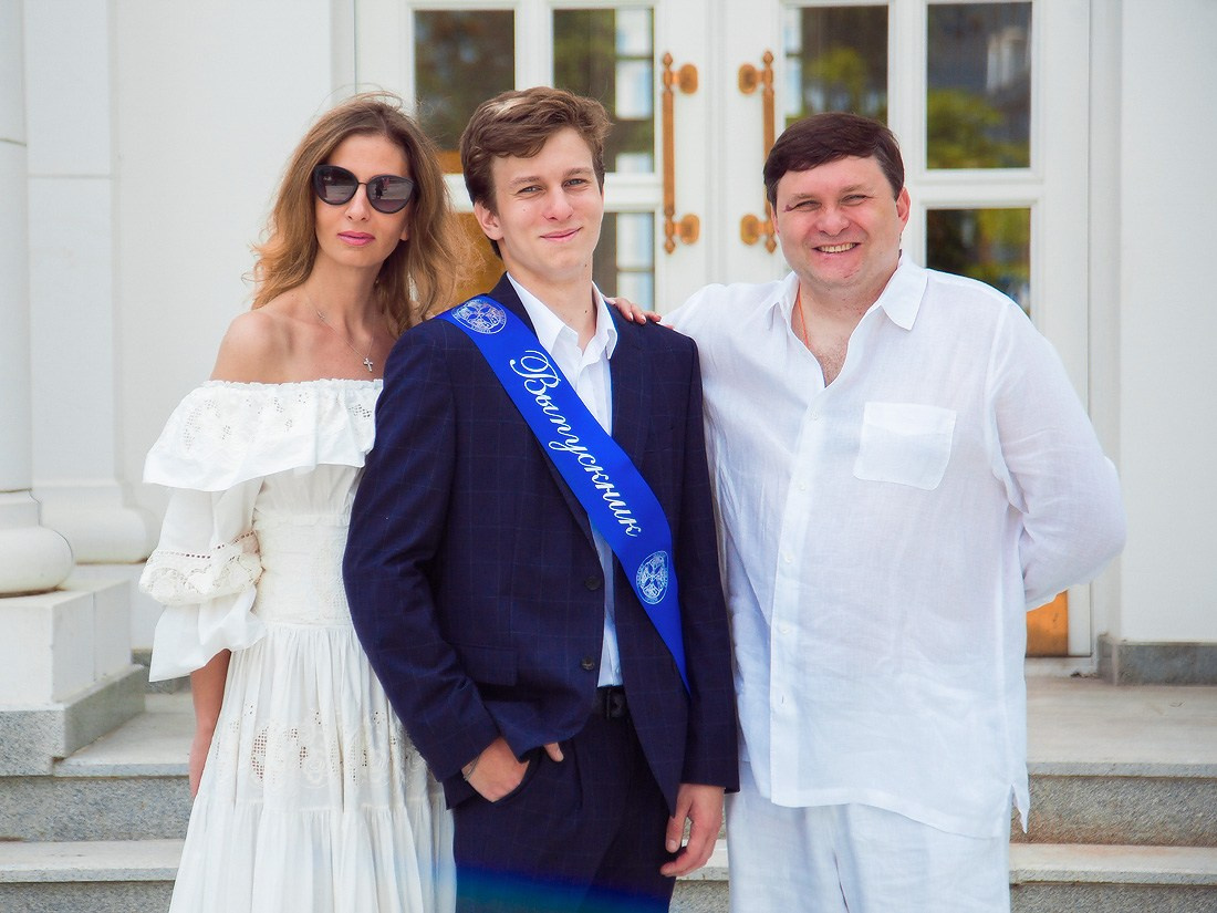 Выпускной в гимназии «Василиада». Репортажный фотограф Борис Геер