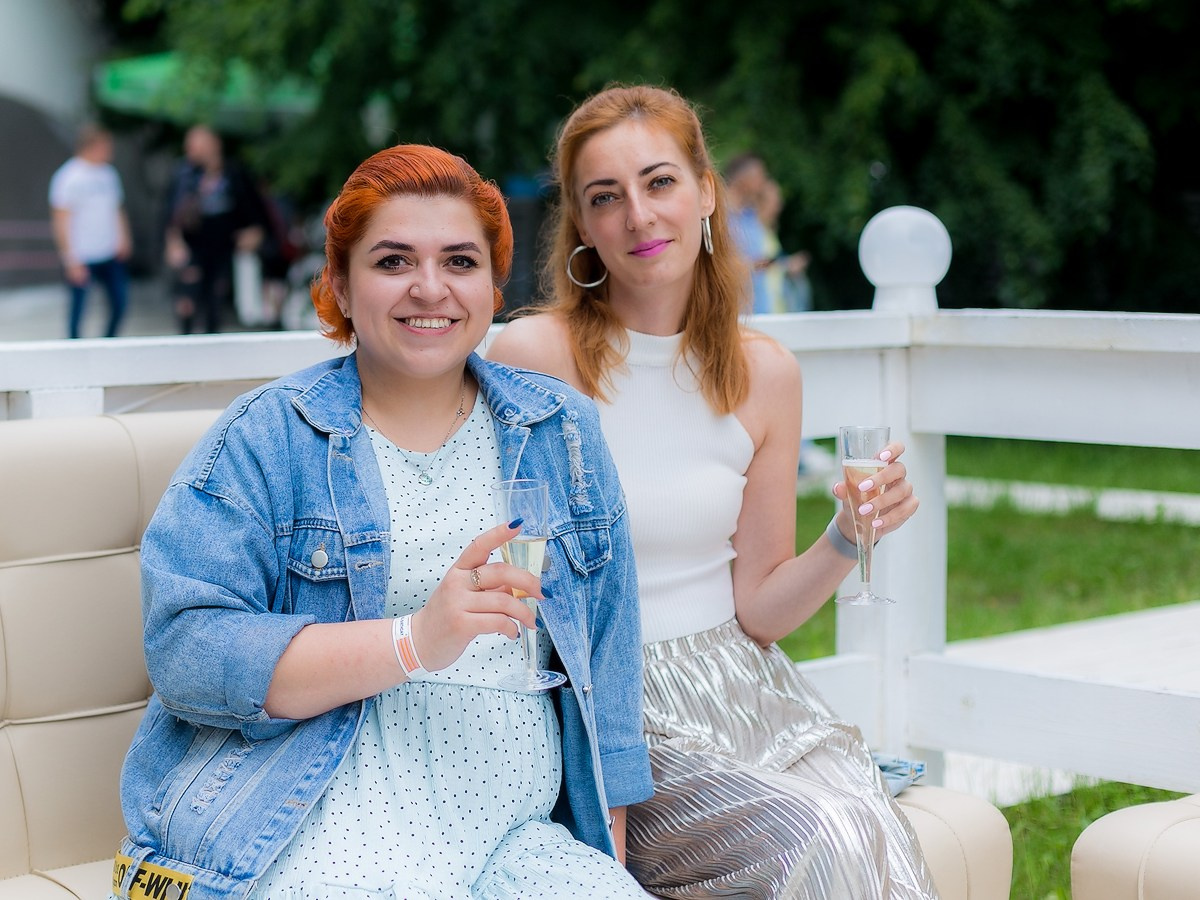 Фотосъемка корпоратива Major на берегу строгинской поймы. Репортажный фотограф Борис Геер