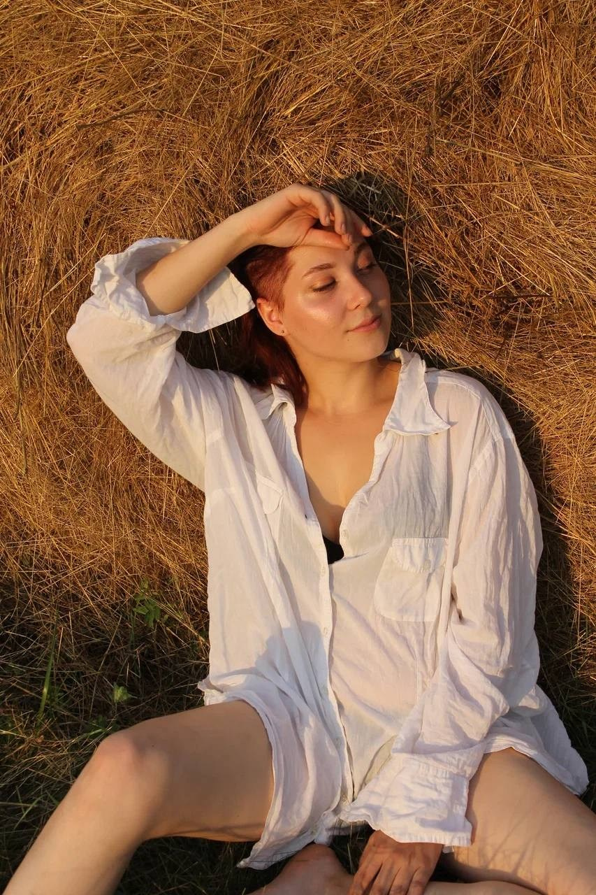 «Девушка и сено». Anastasiabraga.sheisart