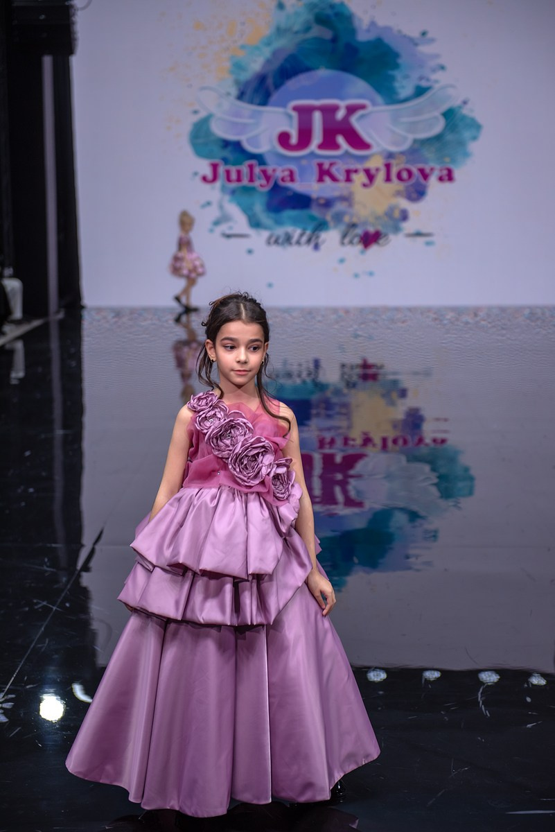 SochiFashionWeek2024 дизайнер Юлия Крылова. Семейный и коммерческий фотограф в Сочи Александр Бодунов
