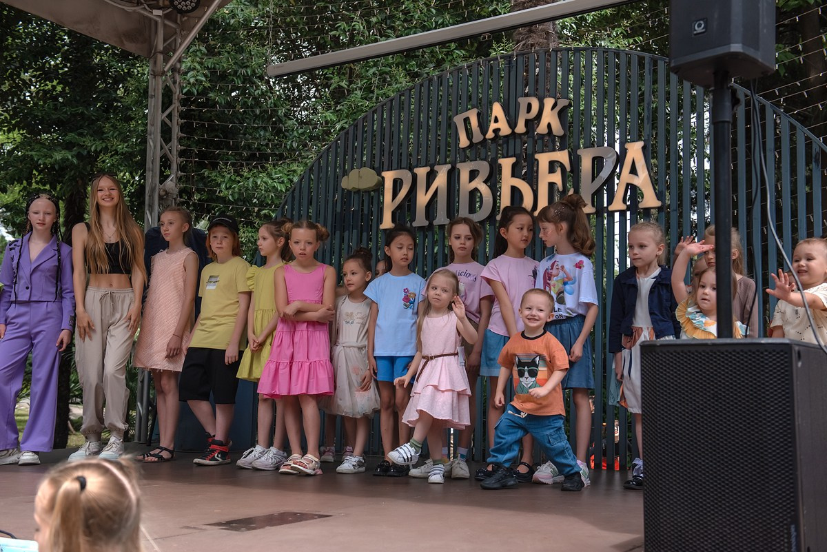 Парк Ривьера дефиле HAPPYkids. Семейный и коммерческий фотограф в Сочи Александр Бодунов